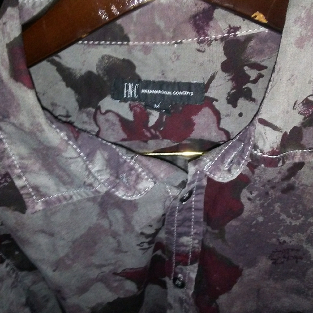 INC grey and red splash